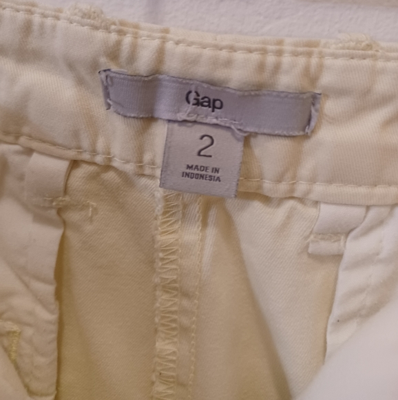 GAP Cream Chino Shorts - Picture 4 of 5